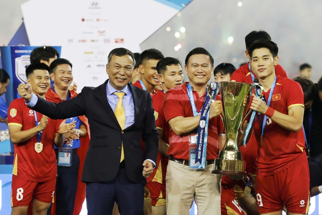CLB CAHN vinh danh 6 tuyển thủ vừa vô địch ASEAN Cup, quyết tâm giành cú đúp danh hiệu mùa giải mới- Ảnh 3.