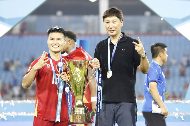CLB CAHN vinh danh 6 tuyển thủ vừa vô địch ASEAN Cup, quyết tâm giành cú đúp danh hiệu mùa giải mới- Ảnh 2.