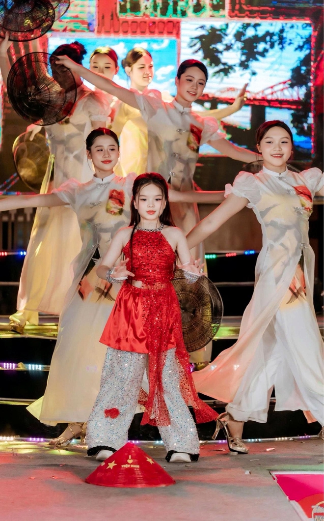 Mẫu nhí Nguyễn Hoàng Tuyết An: Hành trình rèn luyện đến ngôi Quán quân Little Angel - Ảnh 2.