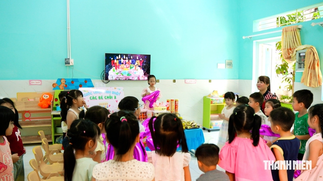 5 năm &lsquo;C&ugrave;ng con đi tiếp cuộc đời&rsquo;: Mẹ ở tr&ecirc;n trời, ngoại ở b&ecirc;n con - Ảnh 5.
