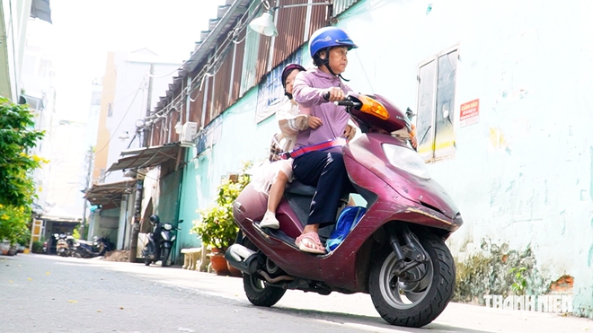 5 năm &lsquo;C&ugrave;ng con đi tiếp cuộc đời&rsquo;: Mẹ ở tr&ecirc;n trời, ngoại ở b&ecirc;n con - Ảnh 2.