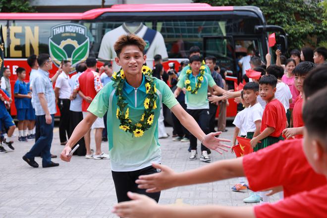 Bầu Hiển đưa bóng đá về quê hương mới, CLB Thái Nguyên chính thức ra mắt- Ảnh 12.