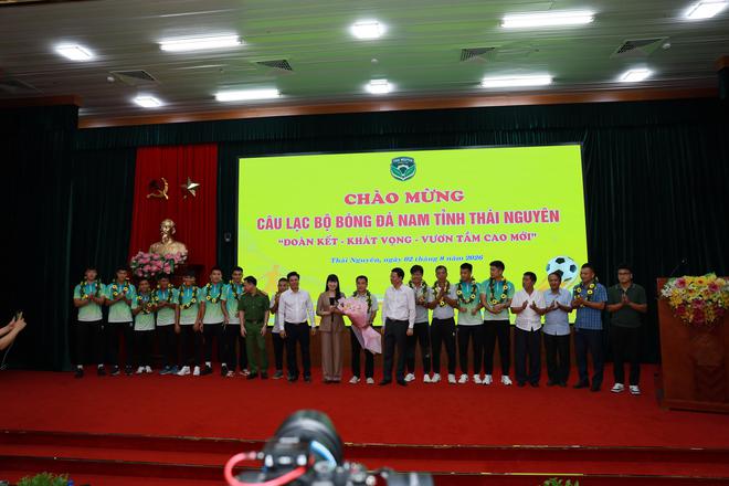 Bầu Hiển đưa bóng đá về quê hương mới, CLB Thái Nguyên chính thức ra mắt- Ảnh 2.