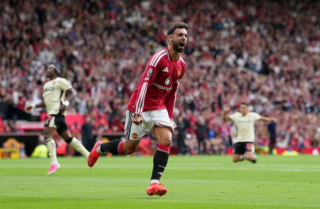 M.U thắng ngược Hull City gây tranh cãi, HLV Xabi quyết định lạ giúp Chelsea giành trọn 3 điểm- Ảnh 2.