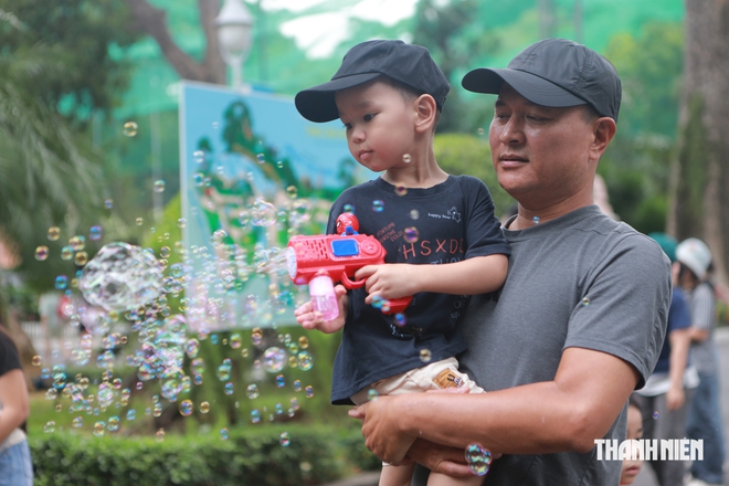 Ngày thứ hai nghỉ lễ Quốc khánh: Thảo Cầm Viên hút hàng ngàn gia đình vui chơi - Ảnh 5.