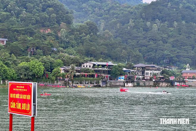 Toàn cảnh rừng phòng hộ bị villa, homestay 'bủa vây'- Ảnh 23.