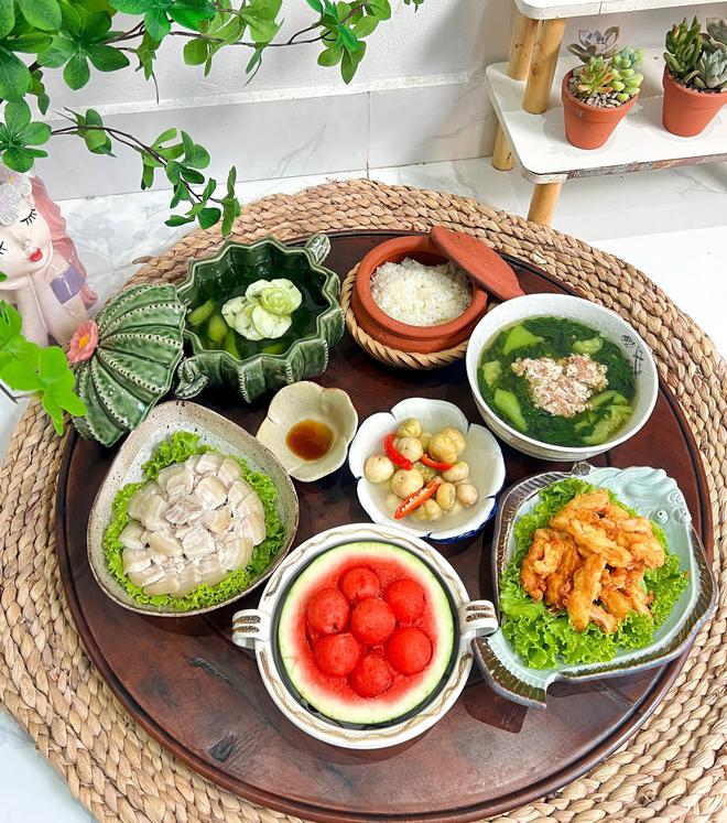 Những mâm cơm nhà đẹp như ngoài quán của cô giáo trẻ hút nghìn lượt thích - Ảnh 12.