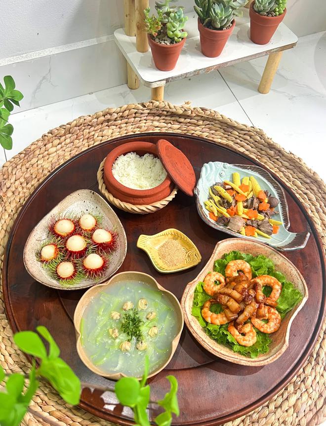Những mâm cơm nhà đẹp như ngoài quán của cô giáo trẻ hút nghìn lượt thích - Ảnh 14.
