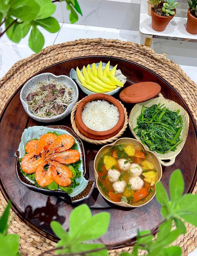 Những mâm cơm nhà đẹp như ngoài quán của cô giáo trẻ hút nghìn lượt thích - Ảnh 10.