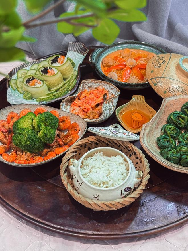 Những mâm cơm nhà đẹp như ngoài quán của cô giáo trẻ hút nghìn lượt thích - Ảnh 8.