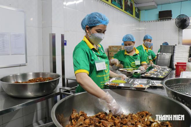 Suất ăn 20.000 - 22.000 đồng, doanh nghiệp nói khó cân đối dinh dưỡng - Ảnh 3.