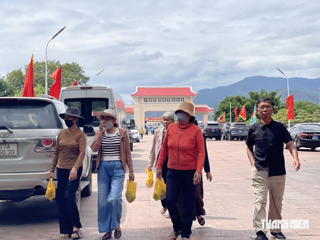 Người dân xin gì ở lễ giỗ Hoàng đế Quang Trung - Ảnh 3.