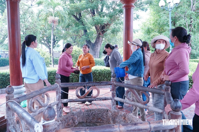 Người dân xin gì ở lễ giỗ Hoàng đế Quang Trung - Ảnh 8.