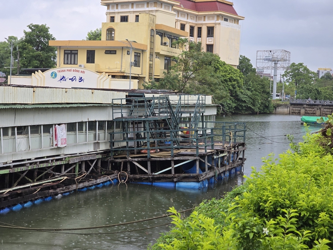 Nh&agrave; h&agrave;ng nổi từng nức tiếng ở Đồng Hới th&agrave;nh 'đống phế liệu' tr&ecirc;n k&ecirc;nh Ph&oacute;ng Thủy- Ảnh 7.