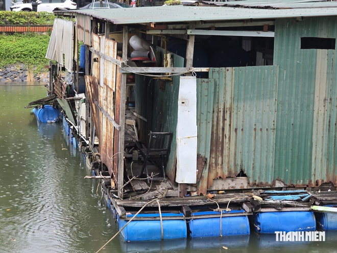 Nh&agrave; h&agrave;ng nổi từng nức tiếng ở Đồng Hới th&agrave;nh 'đống phế liệu' tr&ecirc;n k&ecirc;nh Ph&oacute;ng Thủy- Ảnh 5.