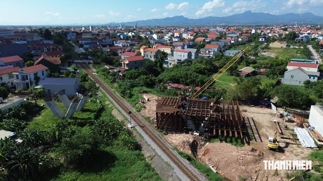 Dự án cầu vượt đường sắt Đồng Hới từng thi công ì ạch giờ ra sao?- Ảnh 2.