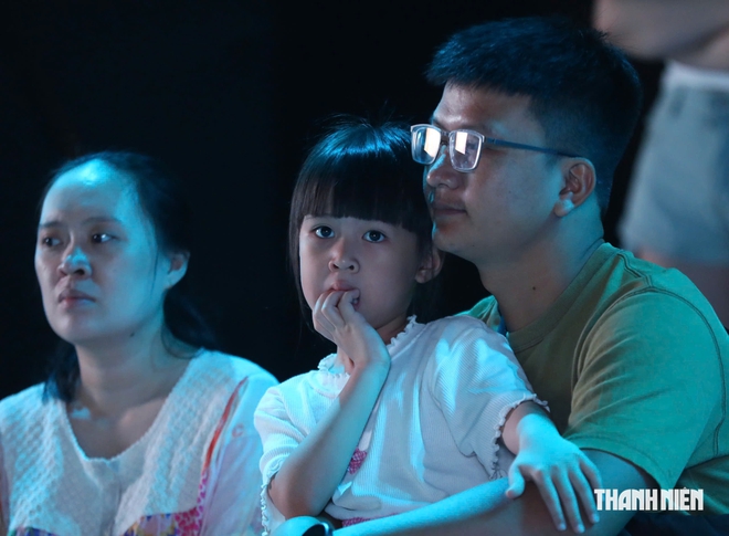 Dàn nghệ sĩ 'đội mưa', chung lòng cho một đêm nghệ thuật ý nghĩa- Ảnh 17.