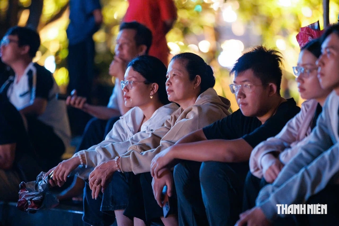 Dàn nghệ sĩ 'đội mưa', chung lòng cho một đêm nghệ thuật ý nghĩa- Ảnh 16.
