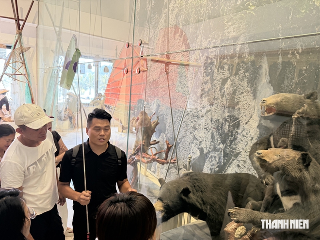 Hướng dẫn viên Trung Quốc 'chiếm sóng' trong Bảo tàng Quảng Ninh- Ảnh 6.