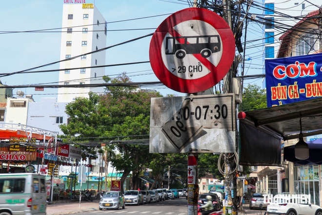 Biển báo giao thông ở Nha Trang xuống cấp, phai màu- Ảnh 5.