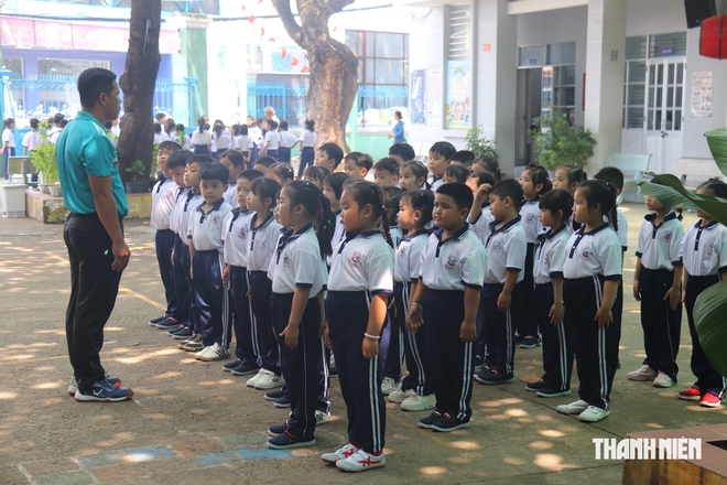 Mục sở thị bữa trưa 30.000 đồng của học sinh trường tiểu học Phú Thủy 1 - Ảnh 2.