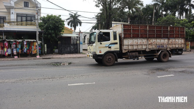 Đường Nguyễn Huệ (phường Bình Phước) bao giờ được sửa chữa? - Ảnh 5.