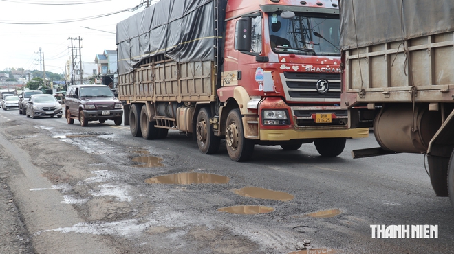 Đường Nguyễn Huệ (phường Bình Phước) bao giờ được sửa chữa? - Ảnh 1.