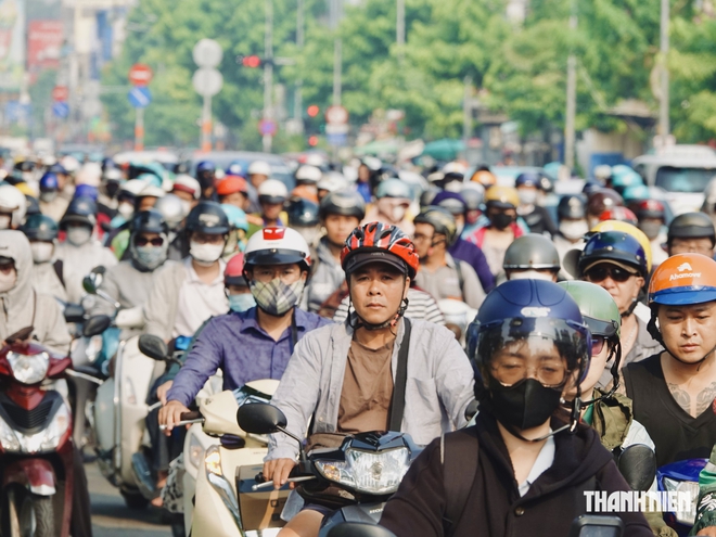 Vòng xoay ngã 6 Cộng Hòa lắp đèn, xe máy được đi thẳng liên tục:Quẹo thì sao? - Ảnh 6.