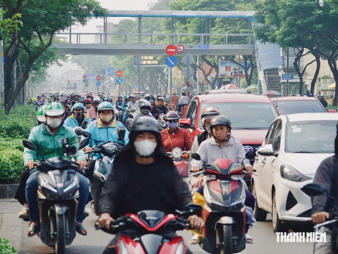 Vòng xoay ngã 6 Cộng Hòa lắp đèn, xe máy được đi thẳng liên tục:Quẹo thì sao? - Ảnh 5.
