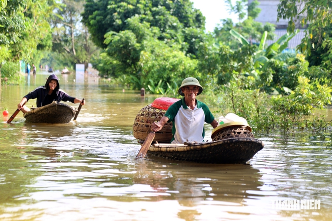 Nước sông Bùi vượt báo động 3, hơn 600 người dân vùng 'rốn lũ' phải sơ tán - Ảnh 7.