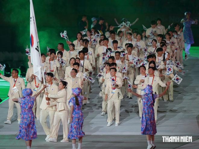 Báo quốc tế ca ngợi khai mạc ASIAD 20 quá ấn tượng, thể thao Việt Nam chính thức bơi biển lớn- Ảnh 20.