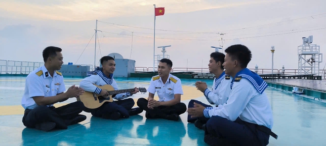 Lính nhà giàn DK1 vui Tết Độc lập- Ảnh 9.