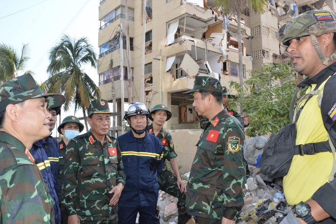Vị tướng 3 lần dẫn quân đi cứu hộ nước ngoài: 'Phần thưởng lớn nhất là những cái ôm’- Ảnh 3.