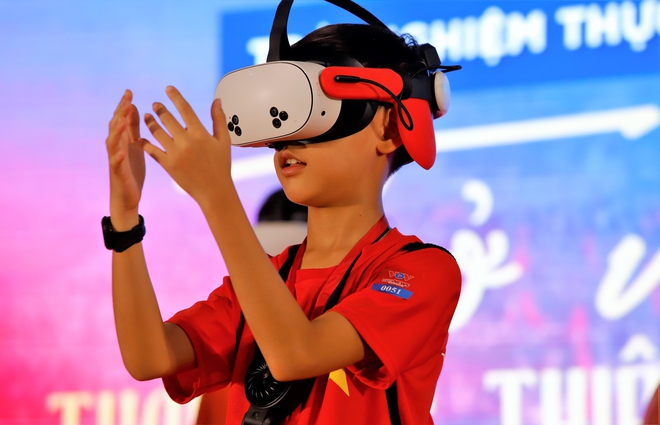 Đeo kính VR, người dân Đà Nẵng bất ngờ 'xuyên không' về Ba Đình 81 năm trước - Ảnh 10.