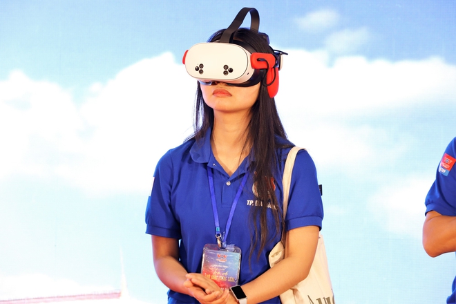 Đeo kính VR, người dân Đà Nẵng bất ngờ 'xuyên không' về Ba Đình 81 năm trước - Ảnh 7.