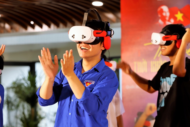 Đeo kính VR, người dân Đà Nẵng bất ngờ 'xuyên không' về Ba Đình 81 năm trước - Ảnh 8.