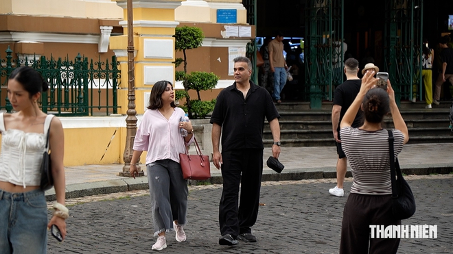 Khách nước ngoài lần đầu trải nghiệm Quốc khánh Việt Nam: ‘Rất tuyệt, tôi muốn quay lại’ - Ảnh 2.