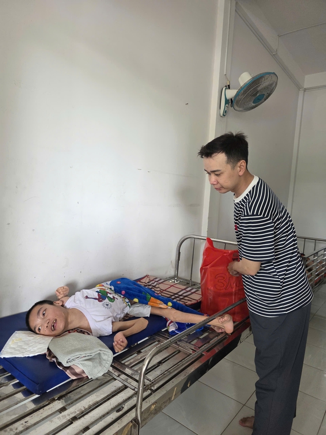 Người giữ b&igrave;nh y&ecirc;n, người giữ lửa y&ecirc;u thương - Ảnh 4.
