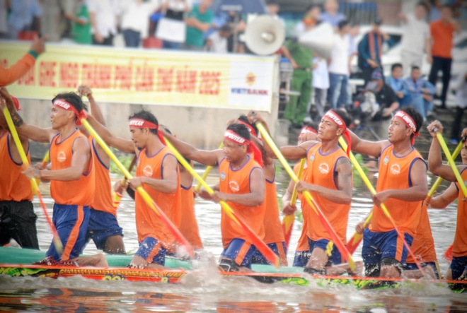 Thế hệ trẻ Nhu Gia giữ lửa truyền thống Đua Ghe Ngo - Ảnh 3.