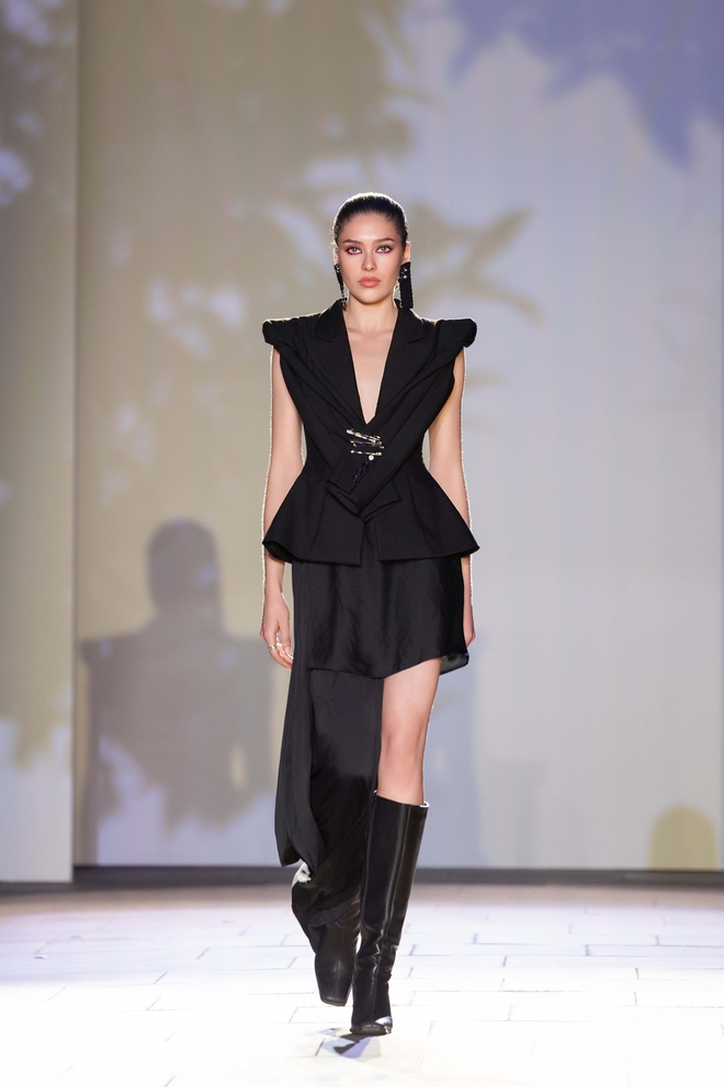 Thời trang Việt tỏa s&aacute;ng tại London Fashion Week - Ảnh 12.
