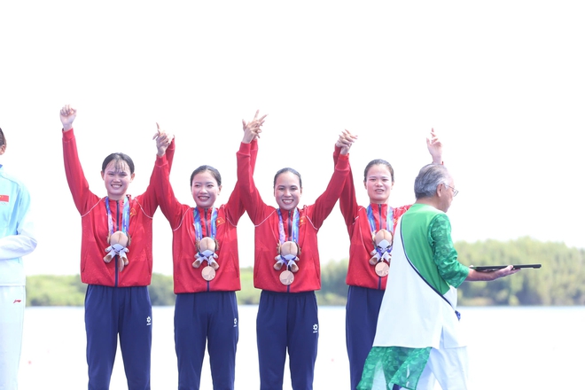 Rowing Việt Nam gi&agrave;nh HCĐ nội dung thuyền bốn nữ một m&aacute;i ch&egrave;o tại ASIAD 20- Ảnh 3.