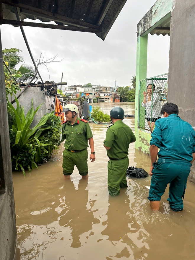 Mưa lớn, nhiều trường ở Lâm Đồng cho học sinh nghỉ học, hơn 1.000 nhà bị ngập- Ảnh 1.