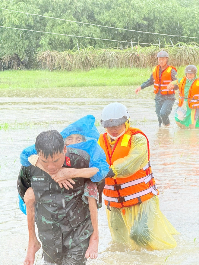Mưa lớn, nhiều trường ở Lâm Đồng cho học sinh nghỉ học, hơn 1.000 nhà bị ngập- Ảnh 3.