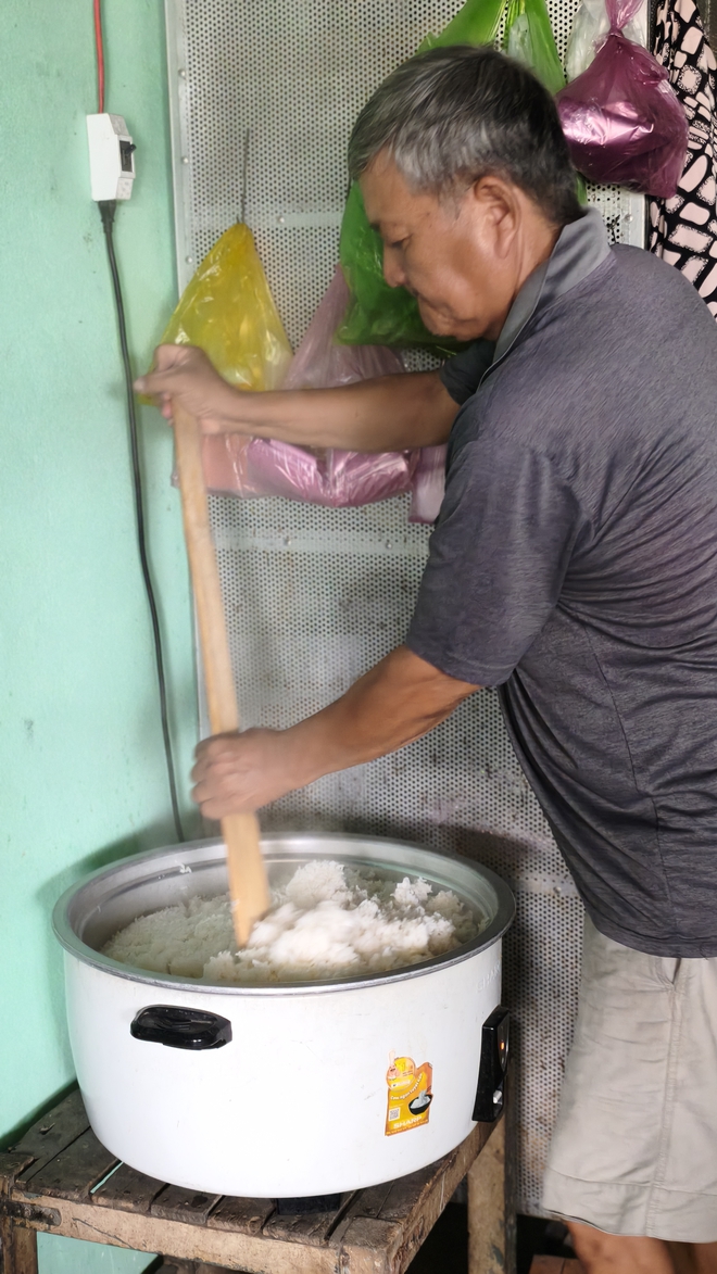 Nguyện giữ bếp cơm đỏ lửa đến hết đời - Ảnh 5.