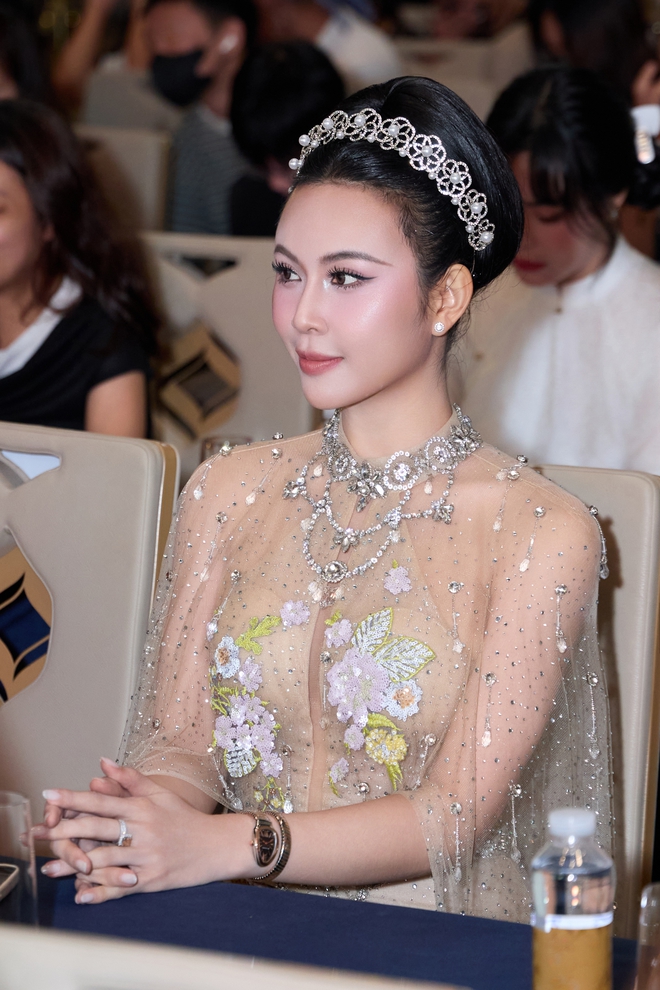 Sắc vóc gợi cảm của á khôi 9X vừa rẽ hướng sang đóng phim điện ảnh- Ảnh 2.