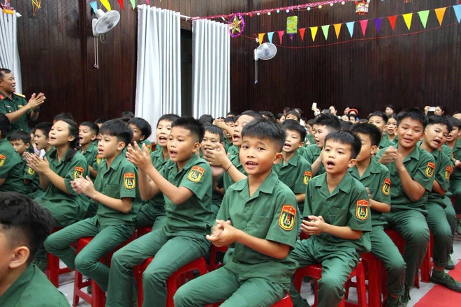 Ấm áp đêm Trung thu ở Trường Thiếu sinh quân miền Trung- Ảnh 3.
