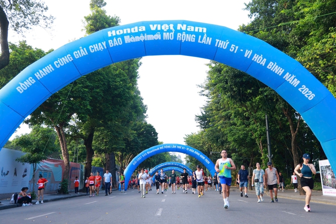 Khép lại giải chạy Báo Hànộimới 2026: Bước chạy kết nối cộng đồng, lan tỏa hòa bình- Ảnh 6.