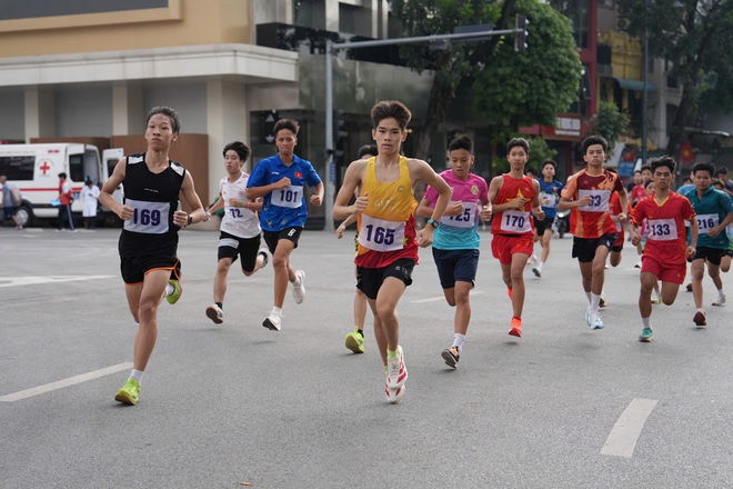 Khép lại giải chạy Báo Hànộimới 2026: Bước chạy kết nối cộng đồng, lan tỏa hòa bình- Ảnh 10.