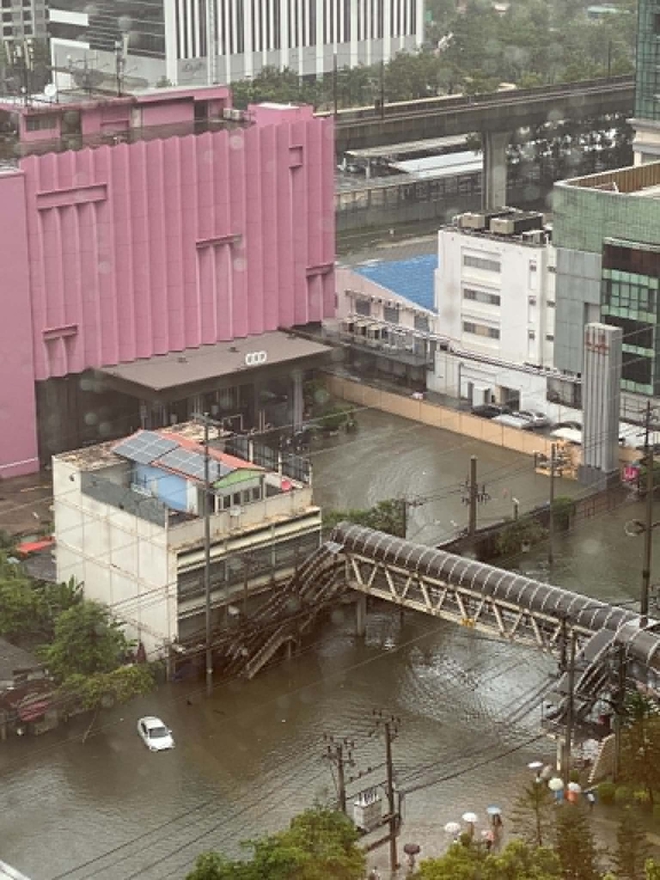 Hành khách Việt chật vật ra sân bay, hành lý bị kẹt lại Bangkok- Ảnh 2.