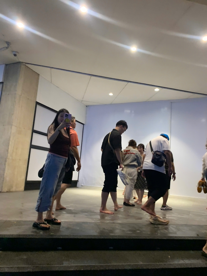 Tour Th&aacute;i Lan giữa đợt ngập lớn: Cắt điểm tham quan, xe chết m&aacute;y la liệt- Ảnh 3.